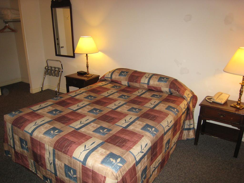 Downtowner Motor Inn Creston Phòng bức ảnh