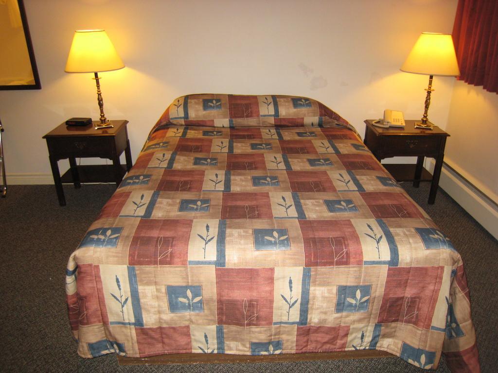 Downtowner Motor Inn Creston Phòng bức ảnh