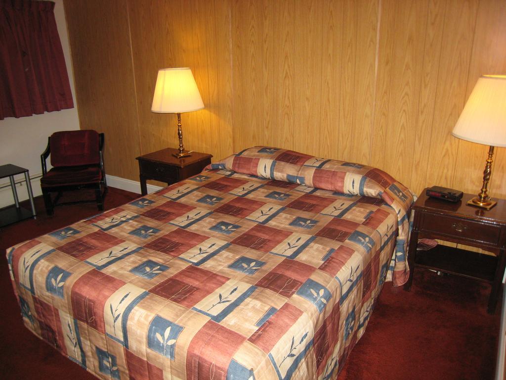 Downtowner Motor Inn Creston Phòng bức ảnh