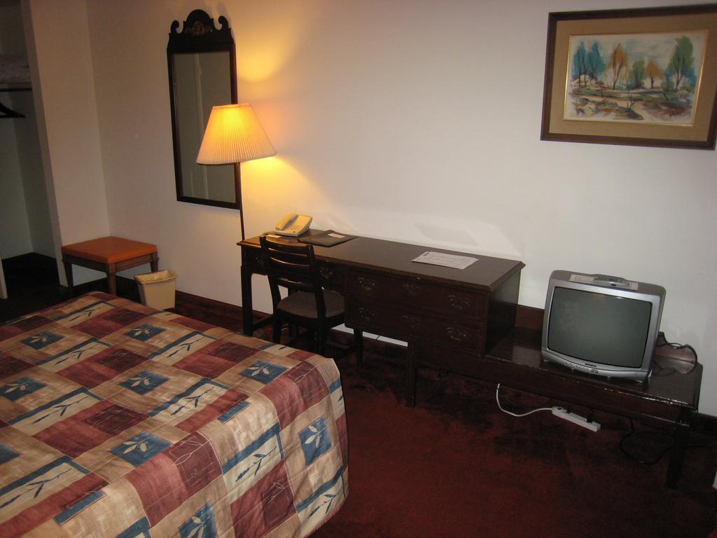 Downtowner Motor Inn Creston Phòng bức ảnh
