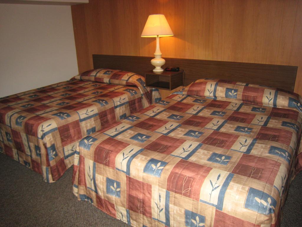 Downtowner Motor Inn Creston Phòng bức ảnh