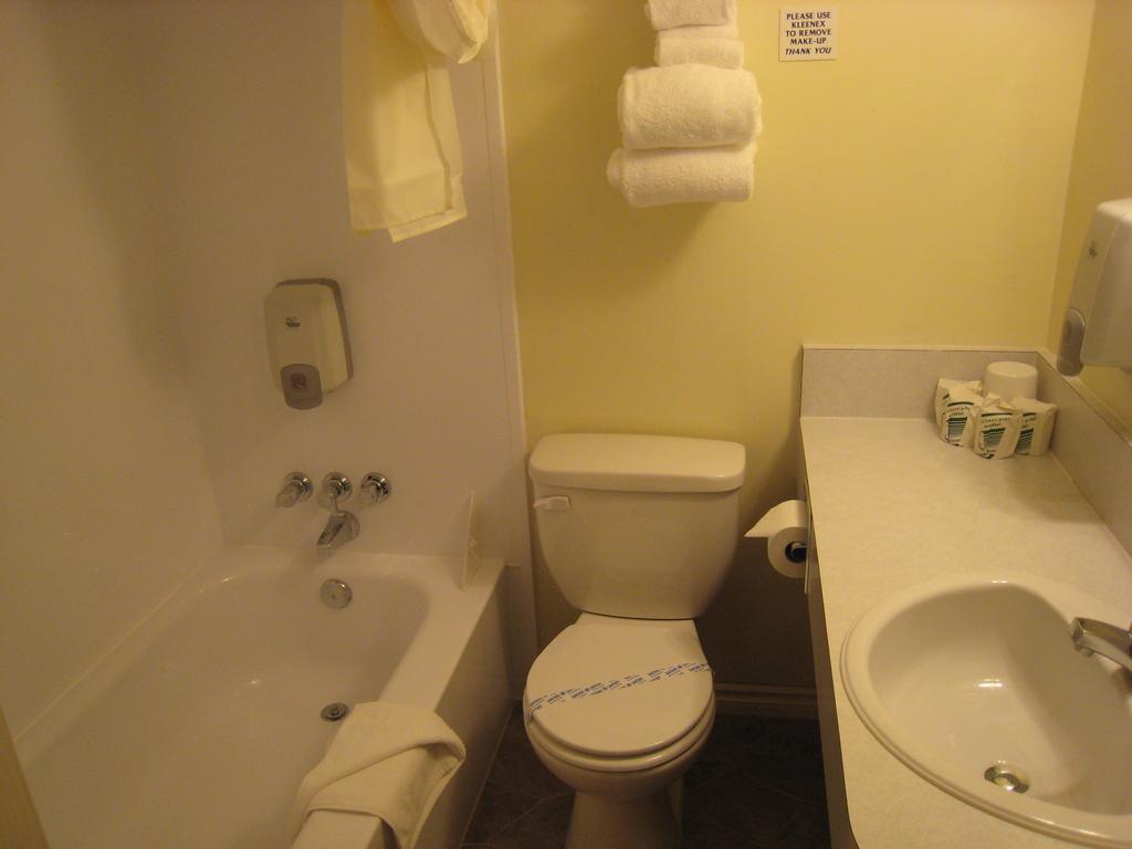 Downtowner Motor Inn Creston Phòng bức ảnh
