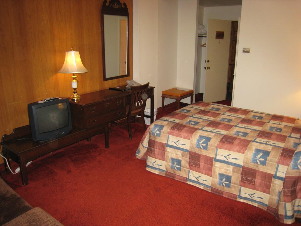 Downtowner Motor Inn Creston Phòng bức ảnh