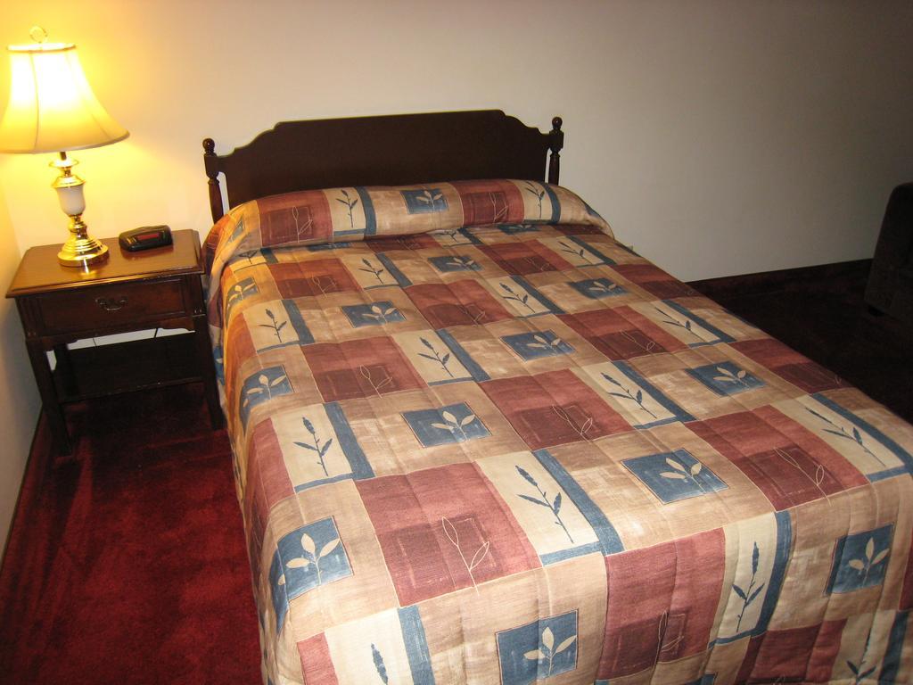 Downtowner Motor Inn Creston Phòng bức ảnh