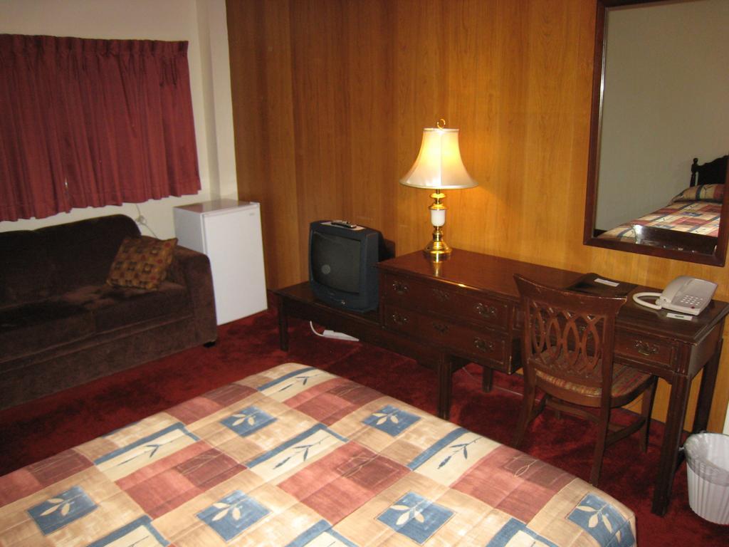 Downtowner Motor Inn Creston Phòng bức ảnh