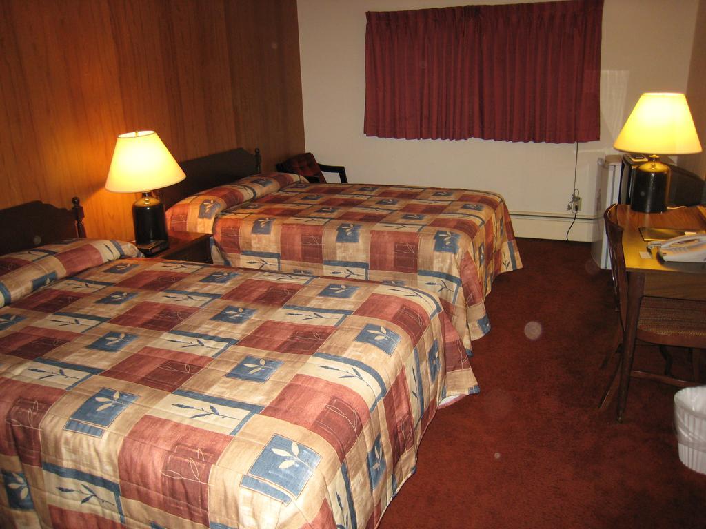Downtowner Motor Inn Creston Phòng bức ảnh