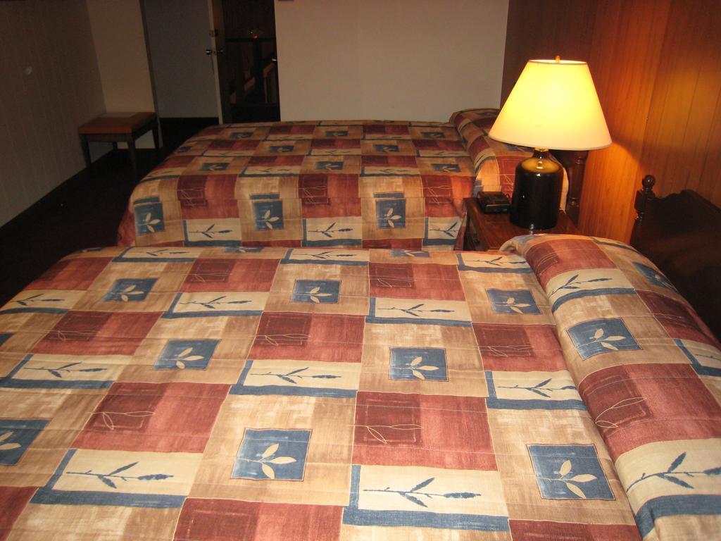 Downtowner Motor Inn Creston Phòng bức ảnh