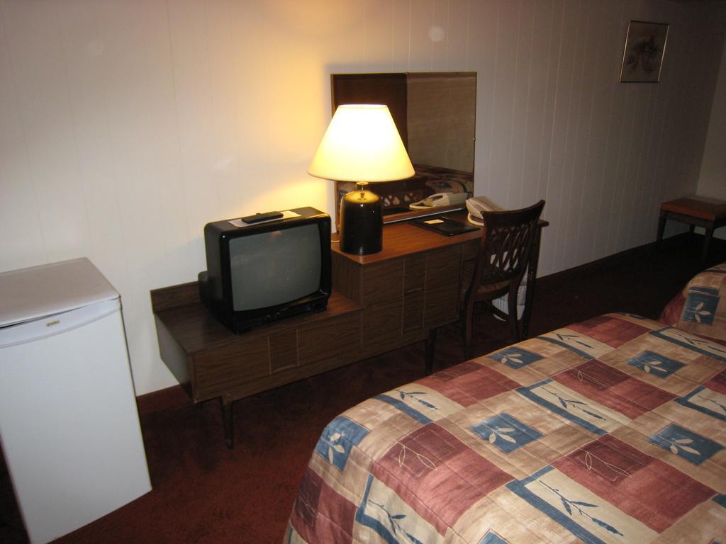 Downtowner Motor Inn Creston Phòng bức ảnh