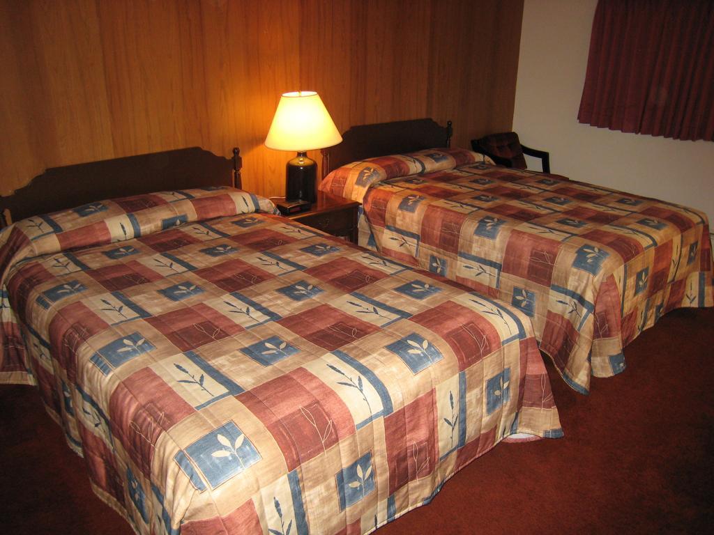Downtowner Motor Inn Creston Phòng bức ảnh