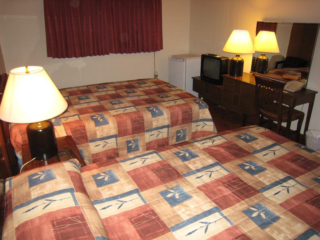 Downtowner Motor Inn Creston Phòng bức ảnh