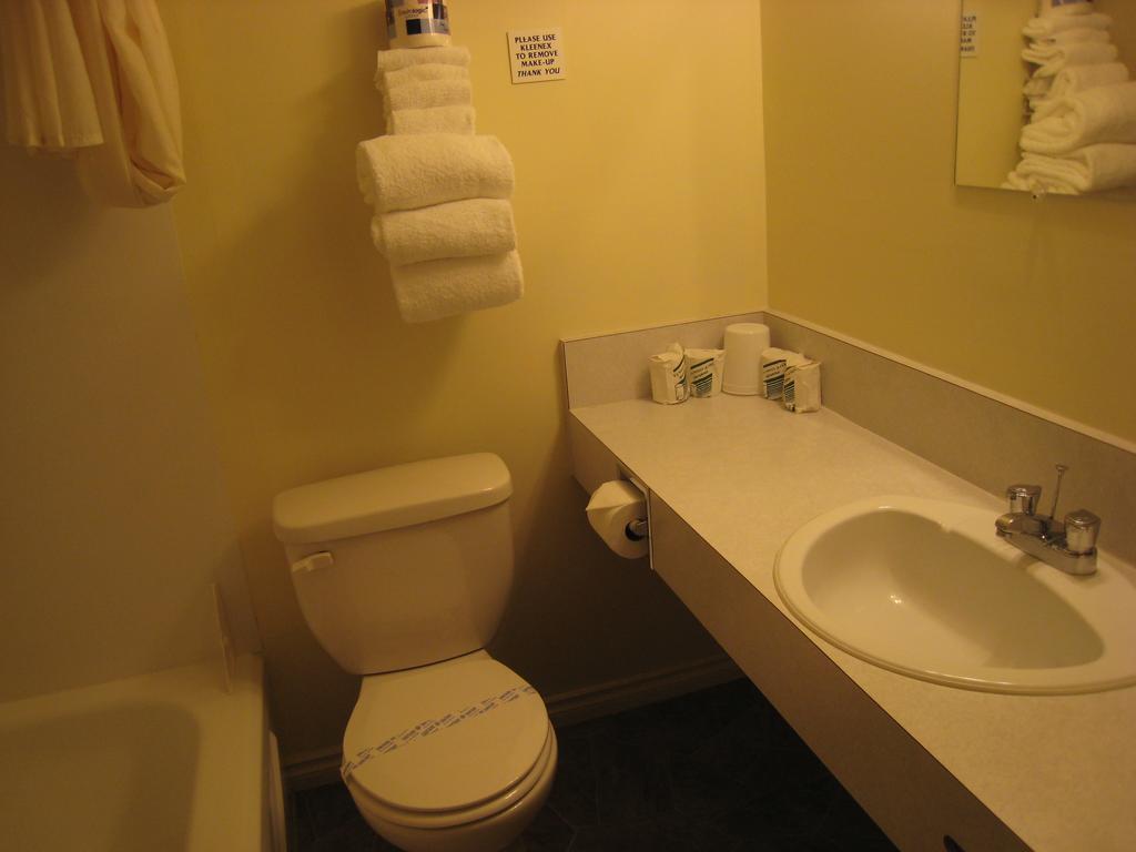Downtowner Motor Inn Creston Phòng bức ảnh